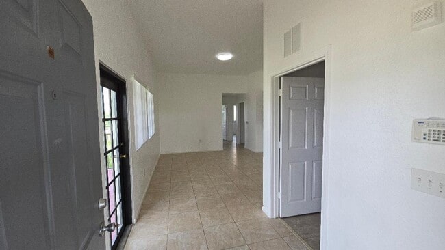Foto del edificio - 2801 Riverside Dr