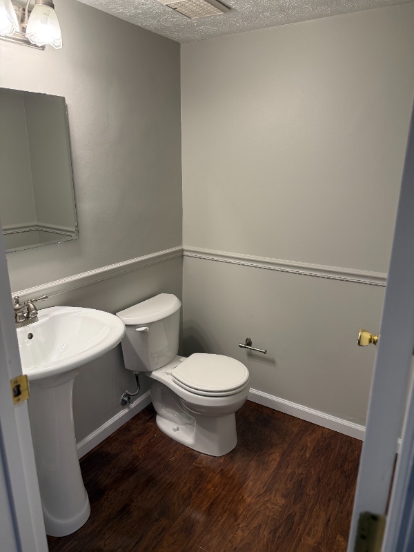 Building Photo - 14 Oakwood Ct