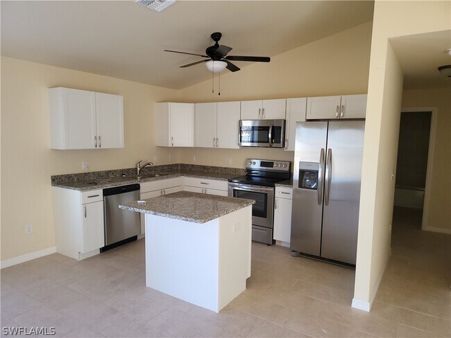 Foto del edificio - 709 Tropicana Pkwy W