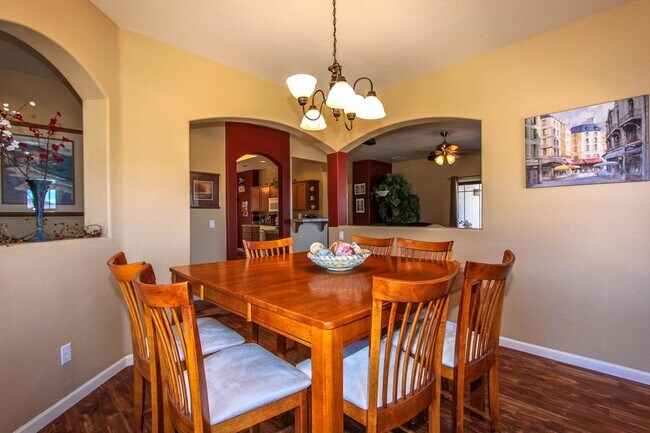 Building Photo - Furnished in Willow Hills