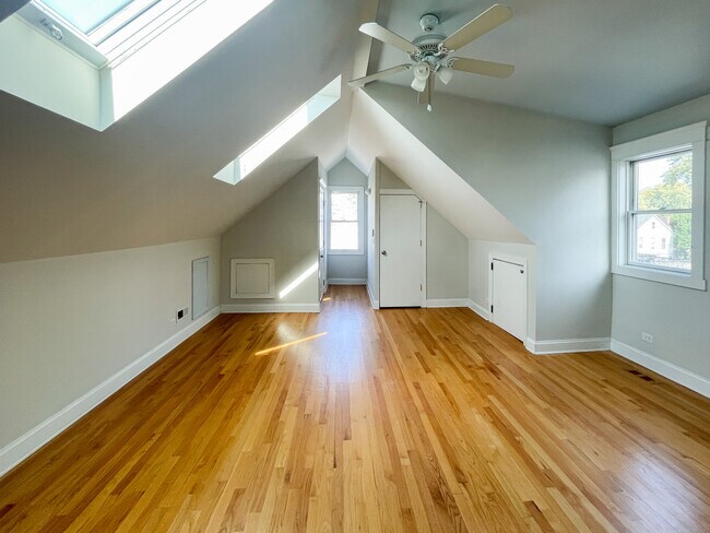 Foto del edificio - 1432 W Barry Ave