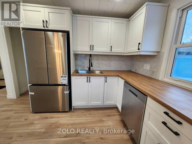 Building Photo - 334 Little Ave