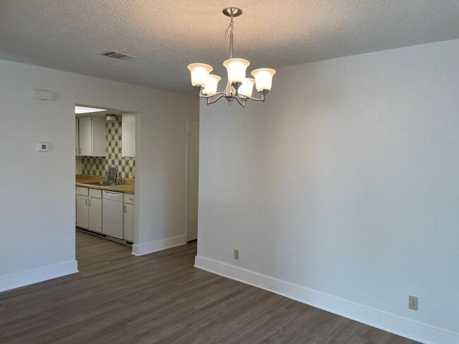 Building Photo - 11914 Swan Dr
