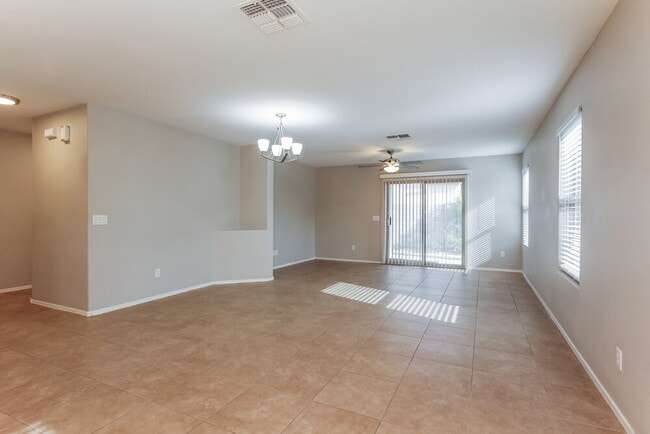 Foto del edificio - 2541 S De Soto Rd