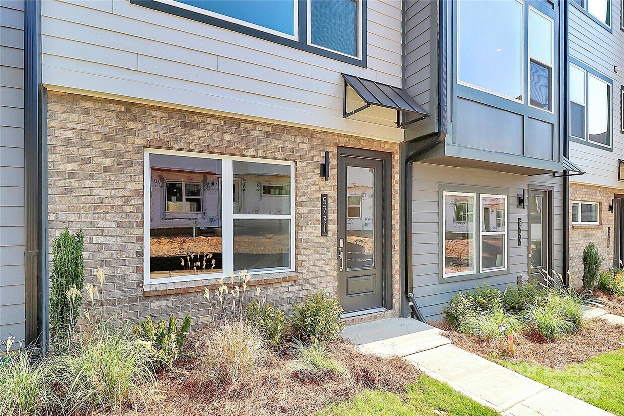 Foto principal - 5731 Castlerea Dr