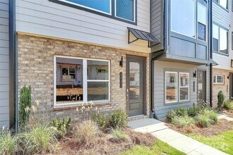 Building Photo - 5731 Castlerea Dr
