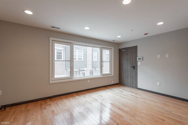 Building Photo - 1 br, 1 bath 4plex - 2545-47 MONTROSE ST U...