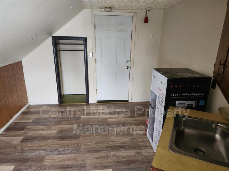 94 College St Unit 11, Lewiston, ME 04240 Condo for Rent in Lewiston