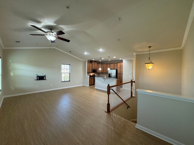 Building Photo - Gorgeous 2 Bed 2 Bath End-Unit Townhome In...