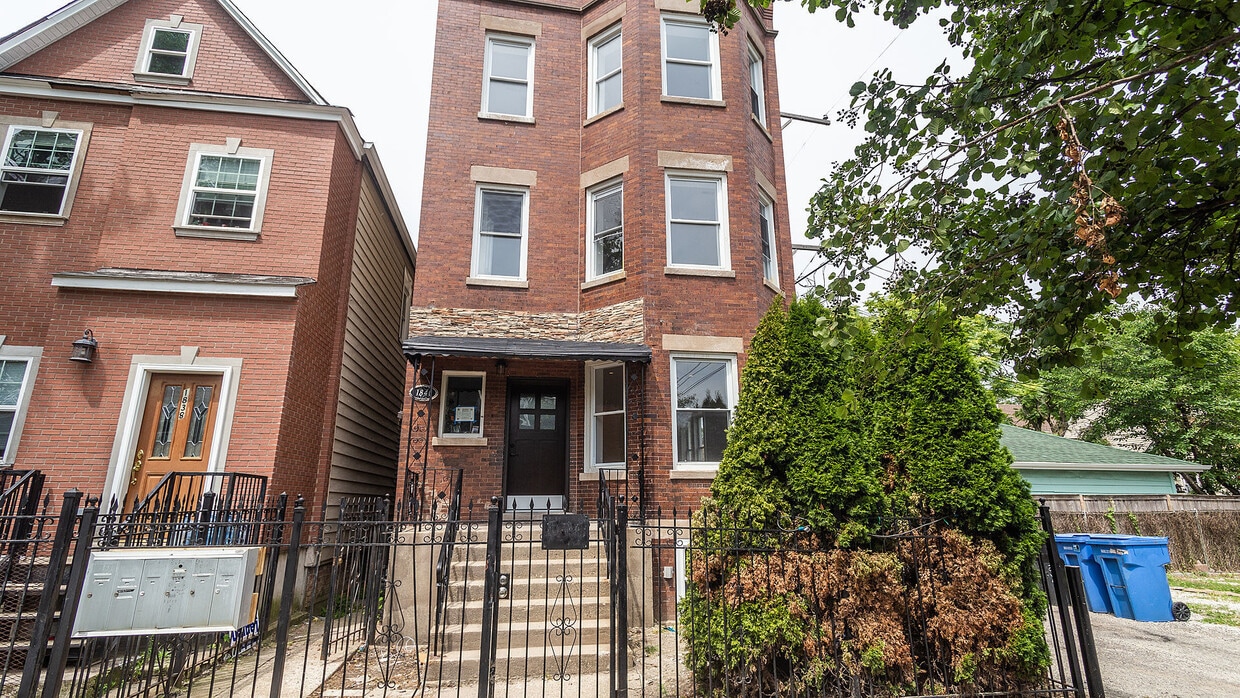 Primary Photo - 1840 N St Louis Ave