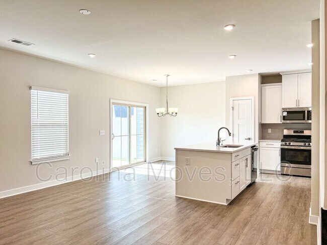 Foto del edificio - 535 Martin Crk Dr