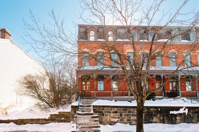 Foto del edificio - 1419 N Franklin St