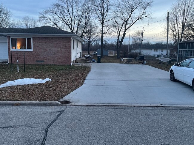 Building Photo - 706 W 28th St Building Photo - 706 W 28th St