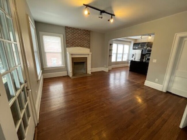 Foto del edificio - 3 bedroom 1.5 bath one block from Franklin Conservatory