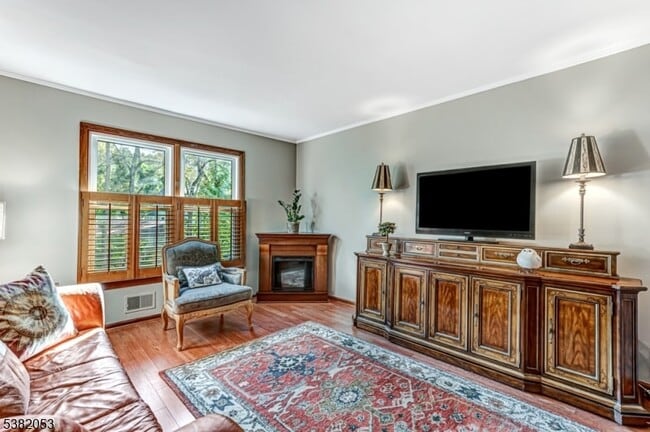 Building Photo - 2 Colonial Ct