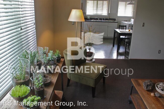 Building Photo - 2 br, 1 bath House - 224 NE Fremont  Street