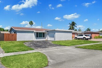 Building Photo - 11371 NW 40th Pl