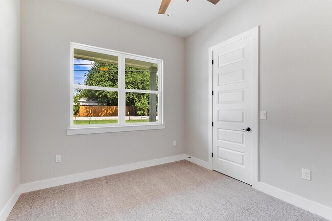 Foto del edificio - 1255 Pecan Valley Dr