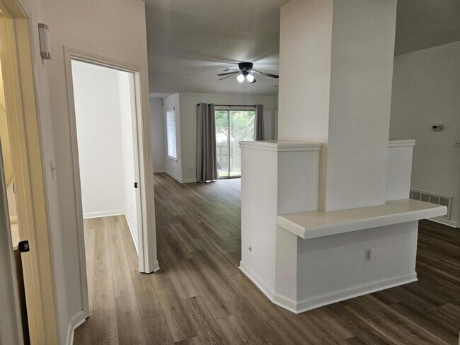 Foto del edificio - 2002 Caspian Cove