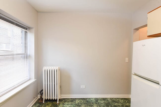 Building Photo - 5744 N Winthrop Ave