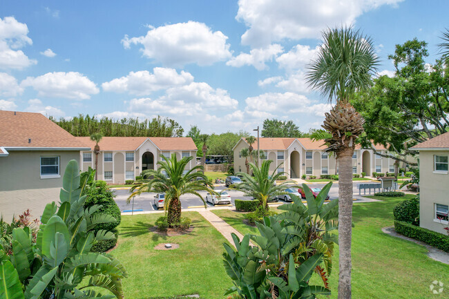 Foto del edificio - The Reserve at Pershing Oaks Condominiums