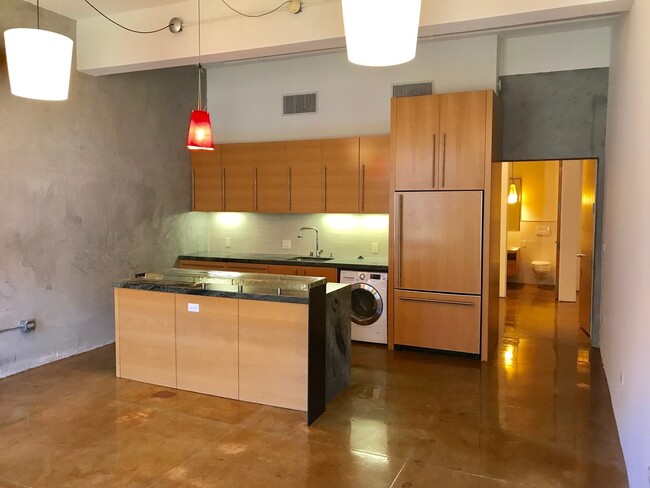 Foto del edificio - Mint Plaza Loft - Roof Deck & Pet Friendly...