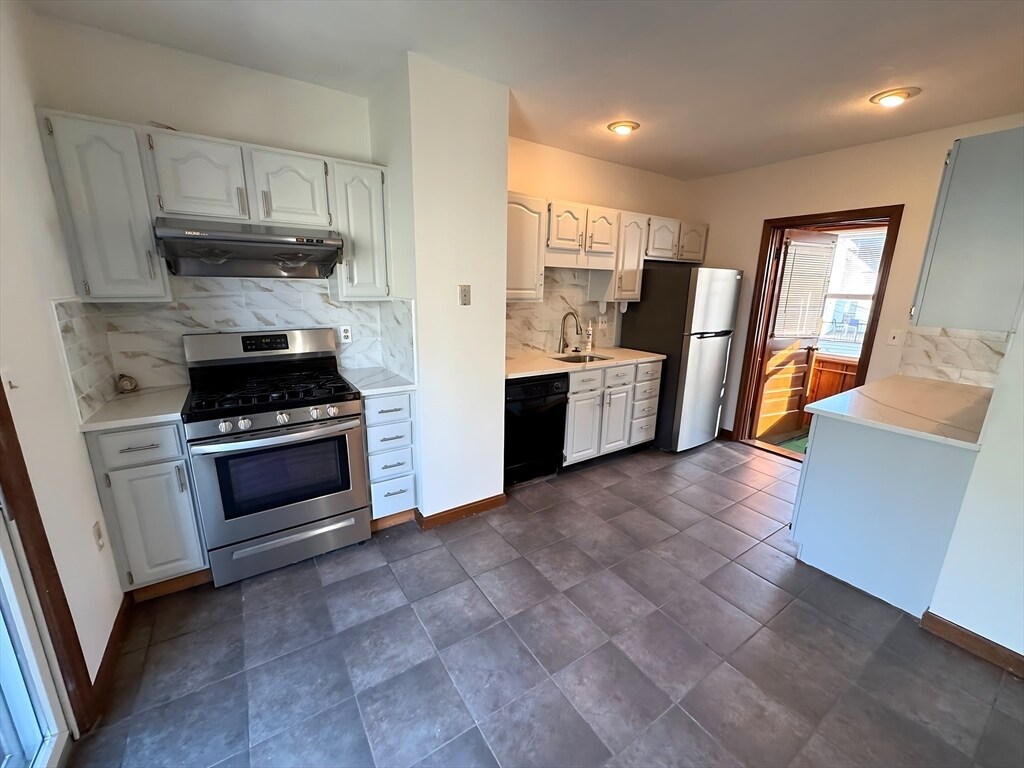 Primary Photo - 17 Upham St