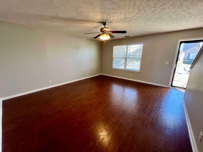 Foto del edificio - 3 Bed 2.5 Bath Home in West Murfreesboro *...
