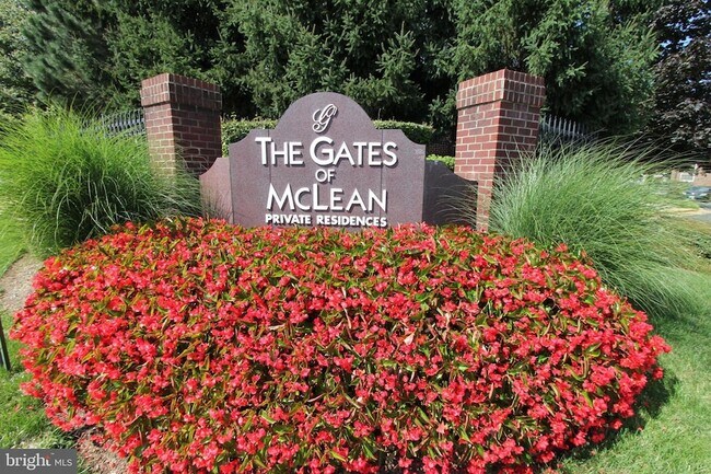 Foto del edificio - 1591 Spring Gate Dr.