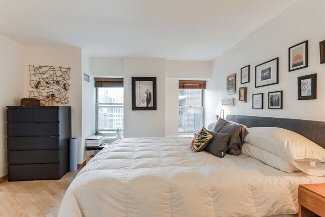 Building Photo - 40 E 9th St