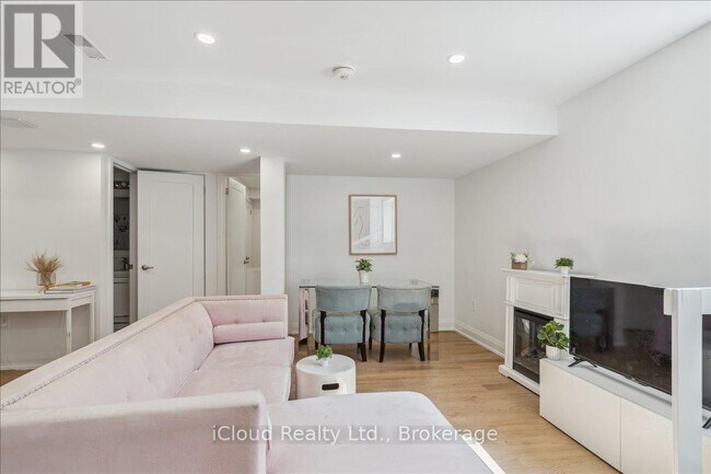 Photo du bâtiment - 925 Hickory Cres