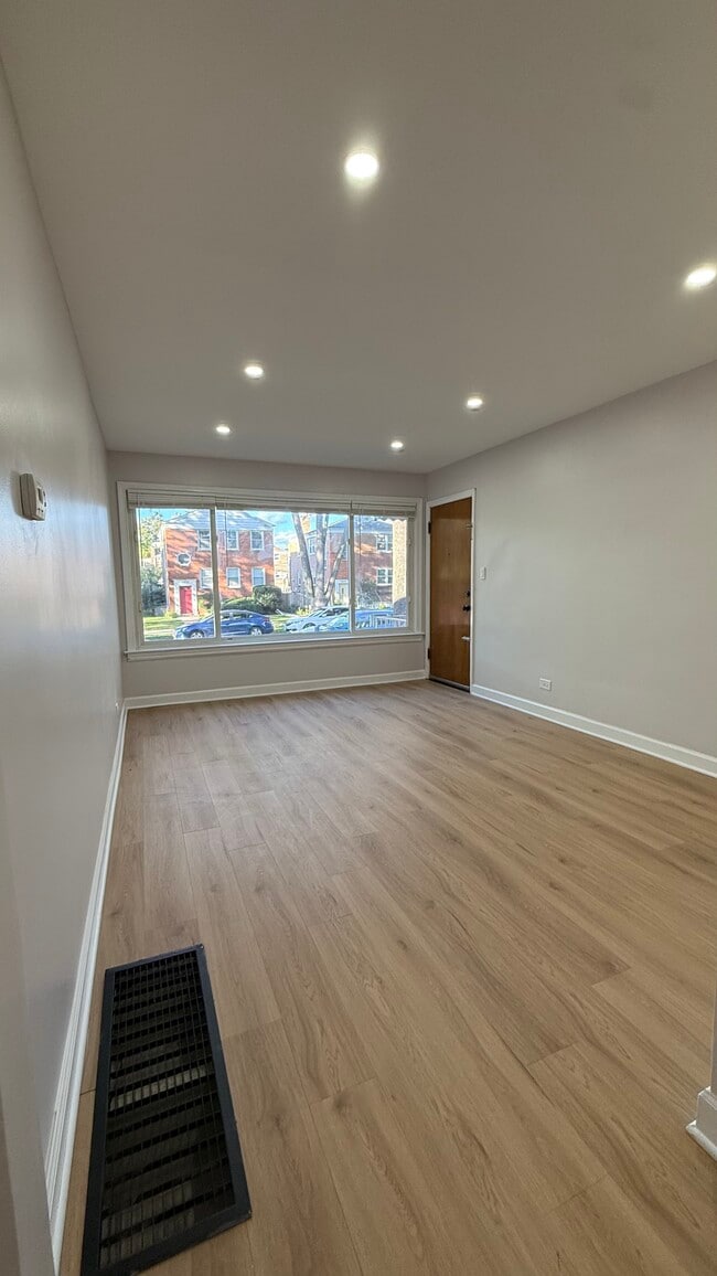 Building Photo - 4837 Hull St