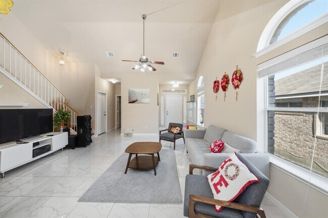 Foto del edificio - 532 Sweet Leaf Ln