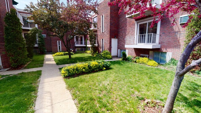 Foto del edificio - 115 W Lawrence Ave