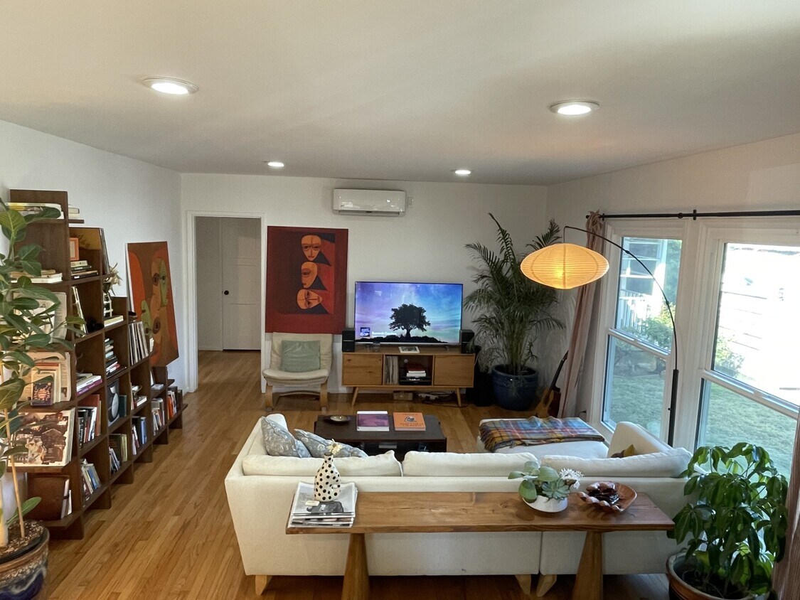 Foto principal - 4124 Center St