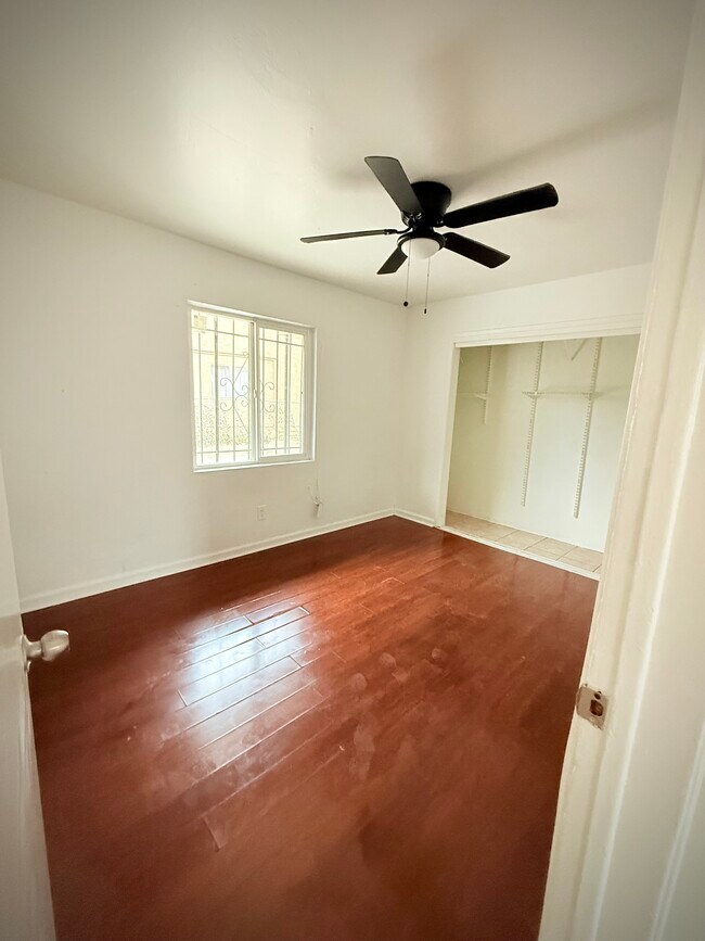 Foto del edificio - 5443 Imperial Ave