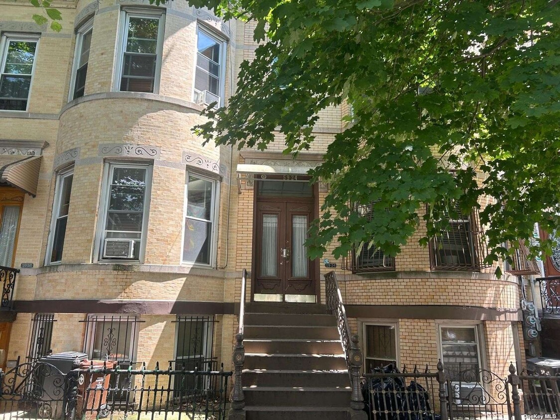 Primary Photo - 59-24 Summerfield St