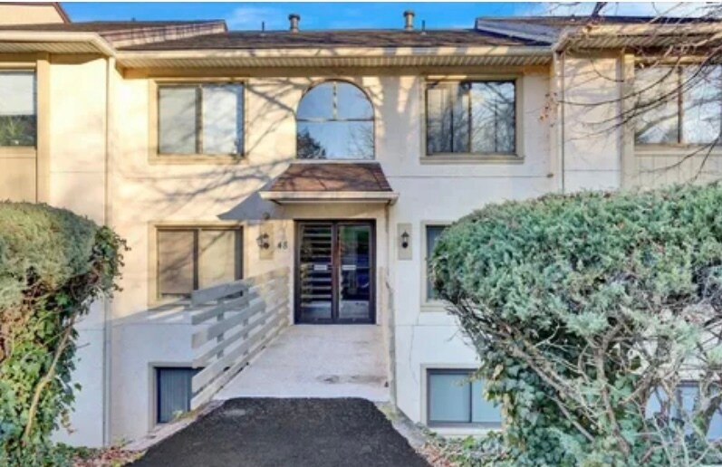 Primary Photo - 48 Muirfield Dr
