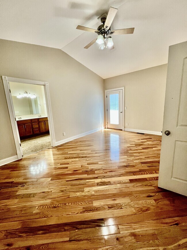 Foto del edificio - 40 Brownstone Dr