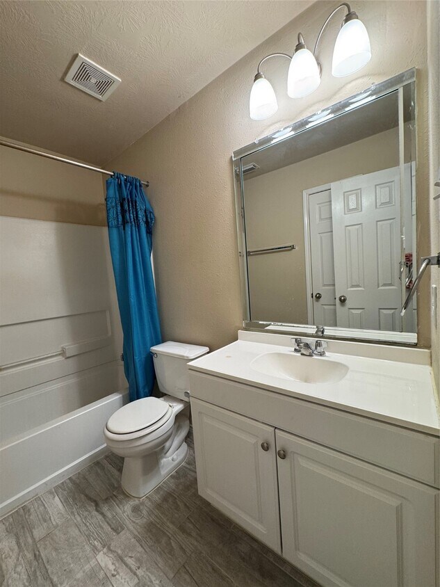 Foto del edificio - 7823 Crescent Village Ln