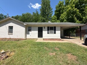 Building Photo - 1115 Berrywood Ave