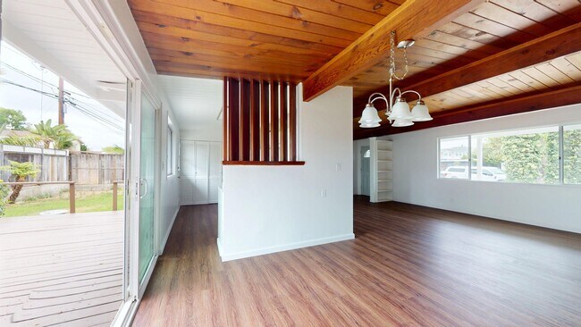 Foto del edificio - Spacious 3 Bedroom Home Available for Long...
