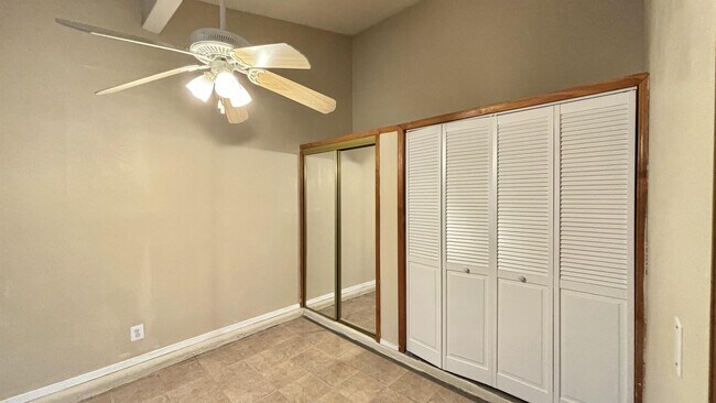 Building Photo - 10960 Delafield Dr
