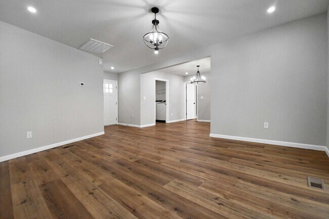 Foto del edificio - Pet Friendly Three Bedroom!