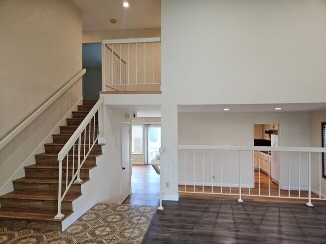 Building Photo - ** OPEN HOUSE  ** Thursday, 11:30AM -2PM, Saturday, 10:00AM - 12NOON
