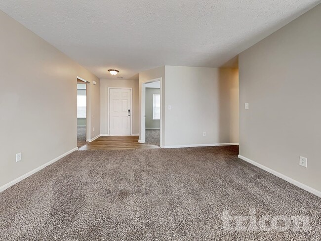 Building Photo - 943 Farmington Trail