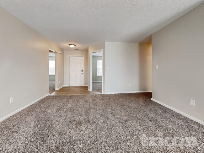 Foto del edificio - 943 Farmington Trail