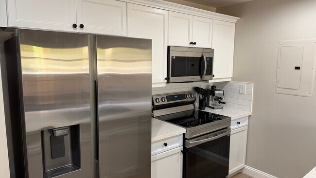 Building Photo - Luxury Living: Furnished 1BR Condo for Rent in Lake Las Vegas