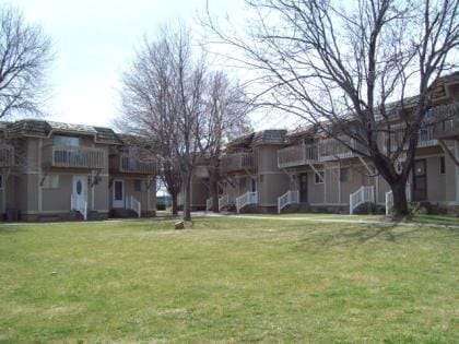 Primary Photo - Spacious, three level, 4 Bed 2.5 bath Townhome in Ammon right behind the Walmart on Hitt.