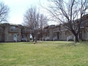 Building Photo - 1456 Falcon Dr